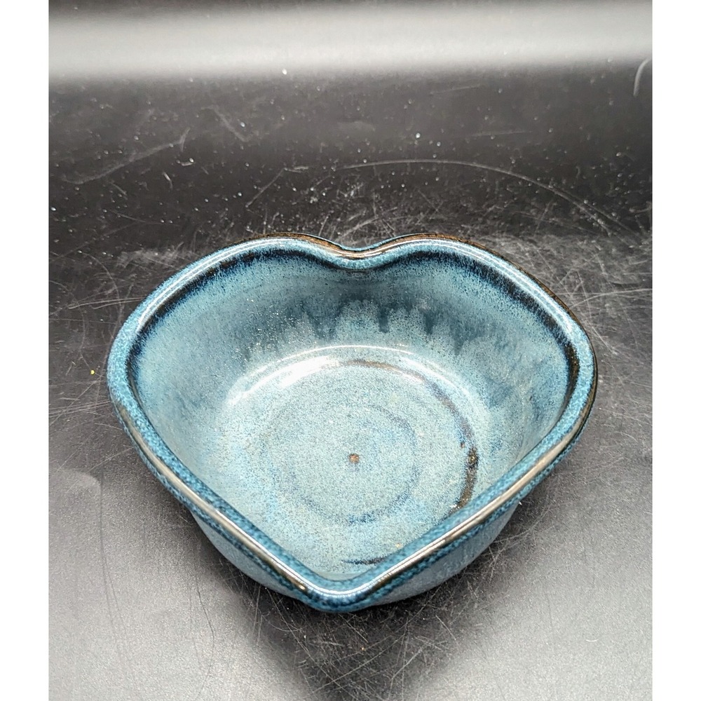 Handmade Studio Art Pottery‎ Heart Shaped Trinket Jewelry Dish 5.25" Signed
